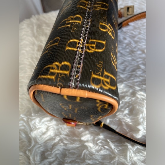 Dooney & Bourke Mini Barrel Signature Purse - Picture 7 of 11